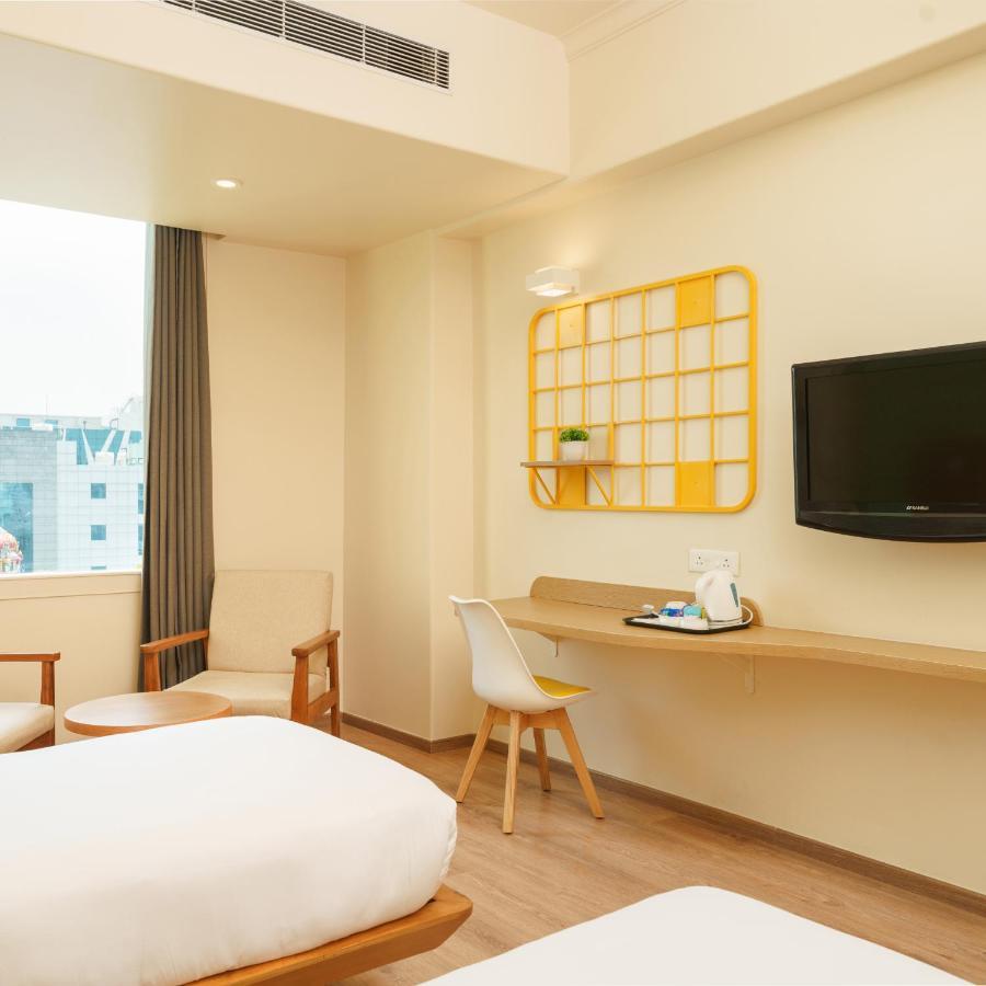 Bloom Hotel - Sector 62 Noida Kültér fotó